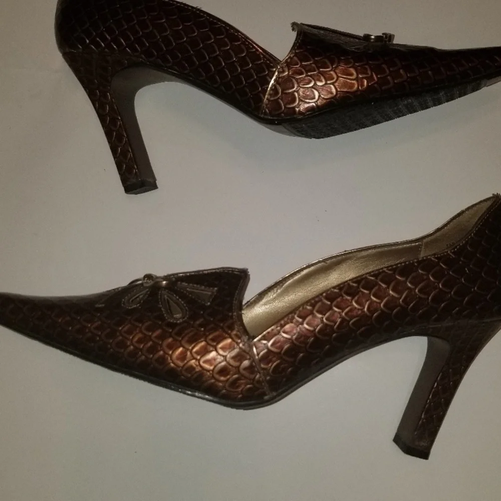 Pointed Toe Brown Metallic Textured Women's Pumps